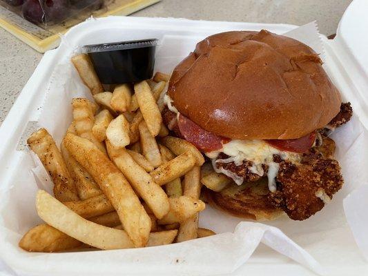 NYC sandwich- delicious fried chicken with tomato sauce mozzarella and pepperoni!! Very very good!!!