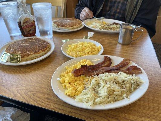 Cafe Colorado - Breakfast combinations.