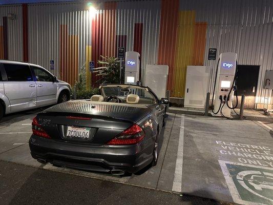 Another entitled jackass feeling the need to block EV chargers for their own convenience.