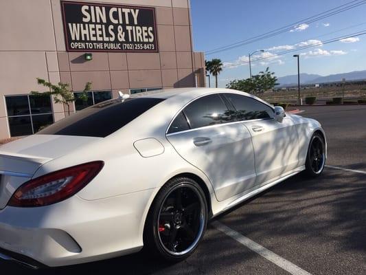 Painted caliper with custom staggered wheels Chrom warped spoilers