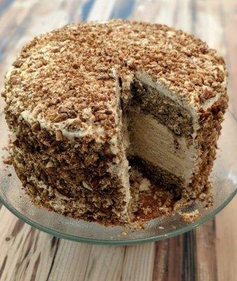 Almond crunch vegan cake