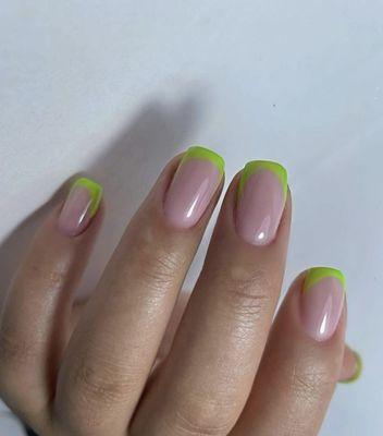 Natural nails with lime tips