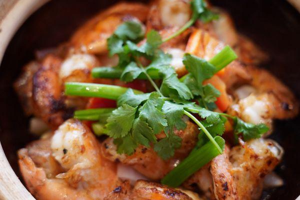 Sizzling Clay Pot Shrimp
啫啫大虾煲(M) $16.99