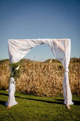 Ceremony arch flowers were disappointing