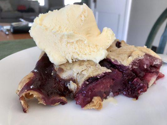 Crazy Berry pie (w/ice cream - at home)