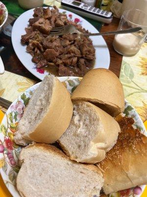 Cuban bread (served) and lechón finished