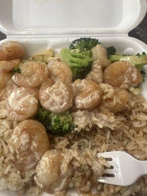 Hibachi Shrimp no onions extra broccoli and White Sauce