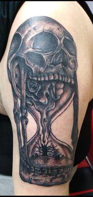 This hourglass piece was done by Tony Luna.