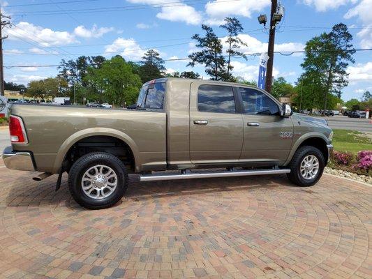 2014 Dodge Ram 2500 4x4 fully loaded