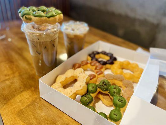 Pumpkin Tiramisu Latte, Pumpkin Spice Latte & a 1/2 dozen mochi donuts