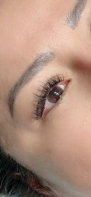 Hybrid lash extension by Mel