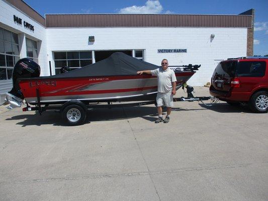 Alan M. with his new Lund 1875 Impact