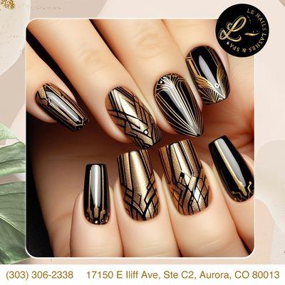 Fit for royalty! This stunning nail design is pure luxury.