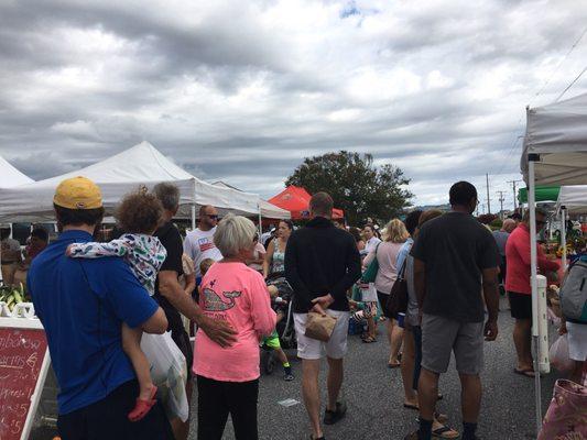 Go early farmers market gets crowded