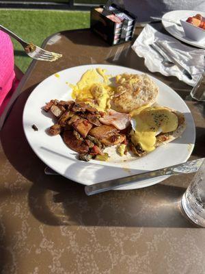 Classic Eggs Benedict with fried potatoes