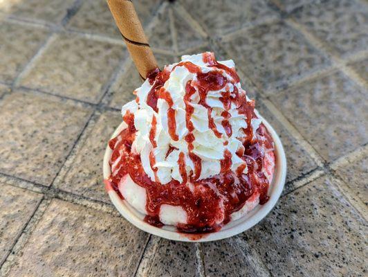 Strawberry Sundae Shave Ice | Instagram: @telephonesmoothie