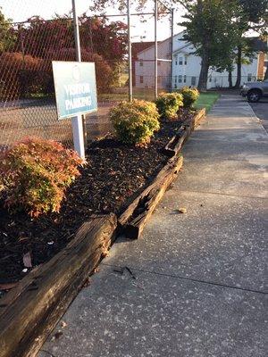 The dilapidated tennis court features "faux" wooden railroad ties with nails sticking out. Great for a visit to the ER, bad for the kids !