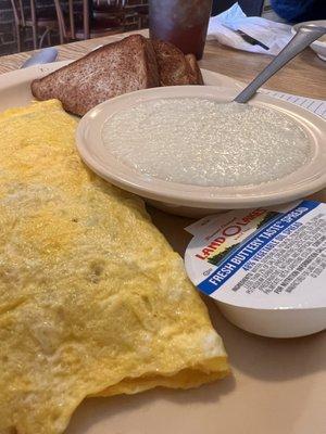 Tomato, spinach, mushroom and onion with cheddar cheese omelette, also grits and wheat toast.