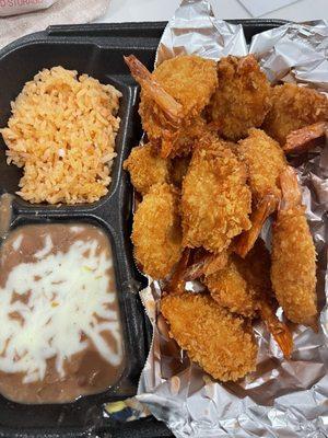 Camarones empanizados (breaded shrimp)