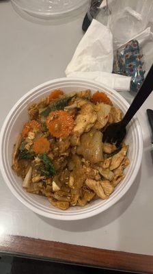 Drunken noodles with chicken