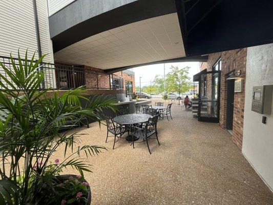 Exterior courtyard dining area.