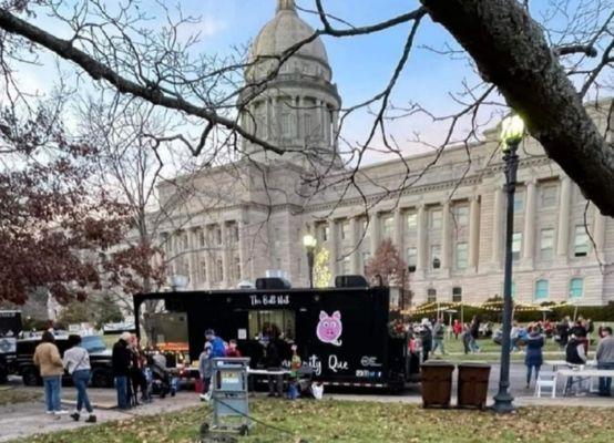 Community Que At the Capitol.