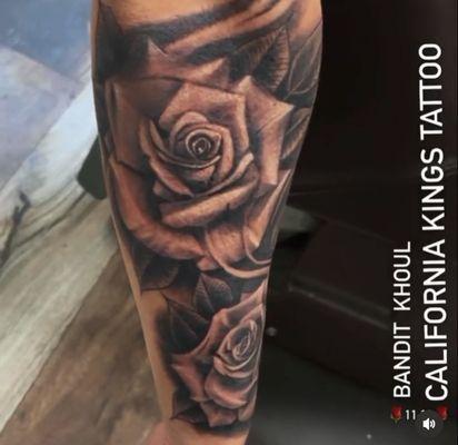 Black and grey roses done in one sitting by Bandit