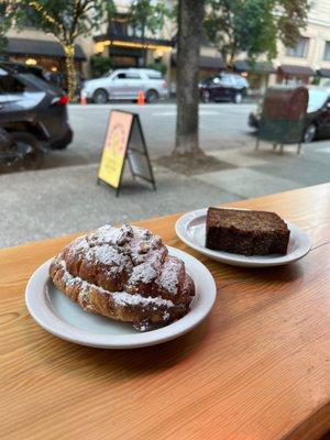 Pistachio croissant & banana bread