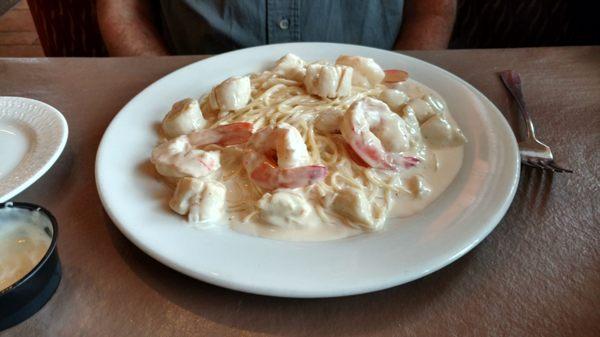 Seafood with white sauce