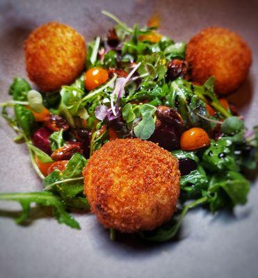 Beet salad with fried goat cheese