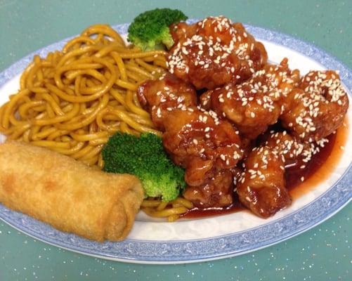 Sesame chicken combo with lo mein