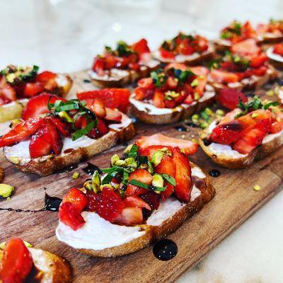 Strawberry & Goat Cheese Crostini