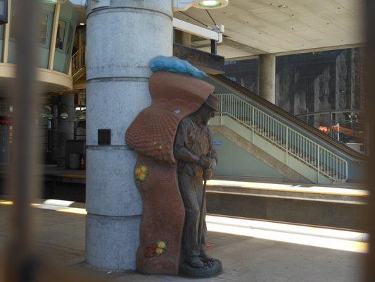 statues at station