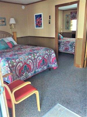 2 Bedroom Suite - 1 Queen Bed, 1 Full Bed