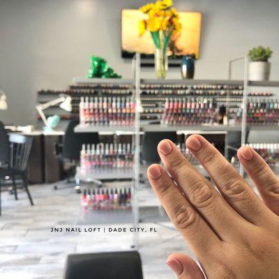 Fresh manicure! Amazing service. Great photo opportunity.