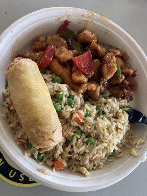 Spicy Chicken Entree w/ an egg roll!