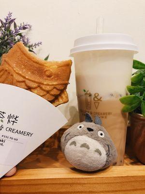 Custard taiyaki, fish-shaped pastry, and cheese foam milktea.