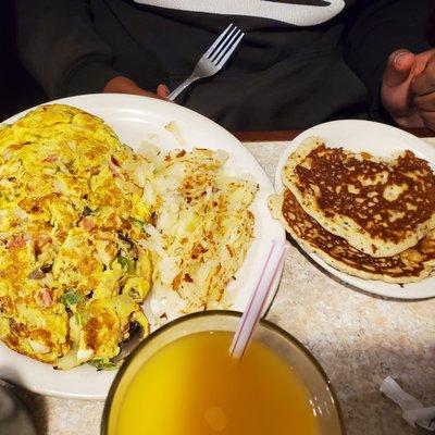 Chicken and vege omelet with pancakes