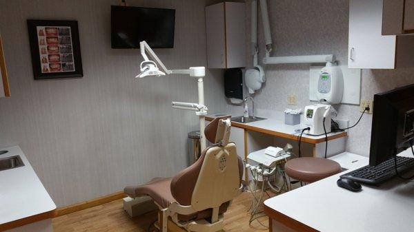 At the office of Dr. Robert Fornalczyk we treat your teeth 1 patient at a time.