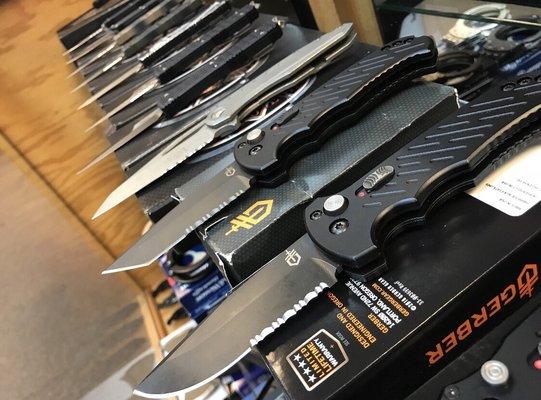 They got all types of auto knives!