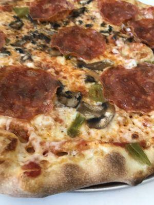 Lobo Pizza
Pepperoni, Mushrooms and Hatch Green Chile