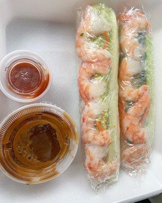 Spring rolls with peanut sauce