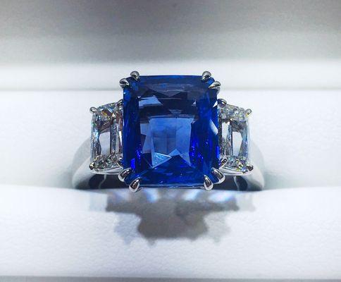 Natural No Heat Sapphire with Ashoka cut diamond side stones