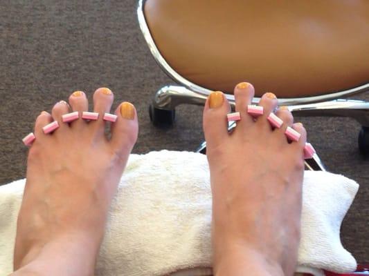 Happy gold toes. I'm enjoying the chair massage as the toes dry.