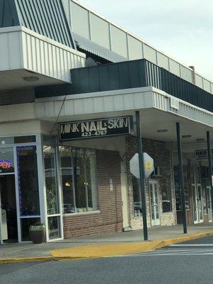 Worst nail salon in Marlow Heights, Maryland do no visit this place or you will regret it