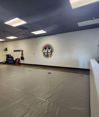 Big mat, open concept.