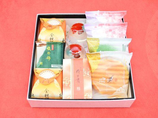 NEW YEAR GIFT BOX MEDIUM