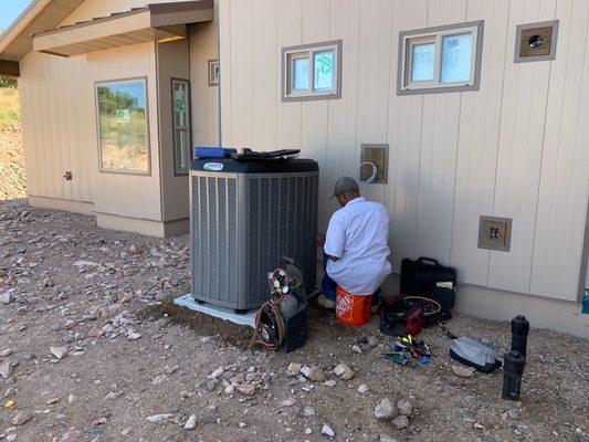 Maurice hard at work...quiet and efficient, both him and the AC unit!