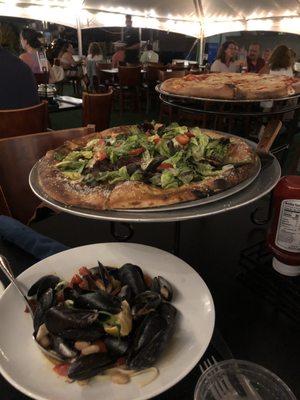 Mussels and Pizza Salad