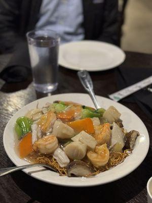 Seafood bird's nest noodles